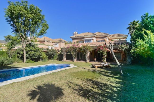 Villa zu verkaufen in Las Brisas, Nueva Andalucia