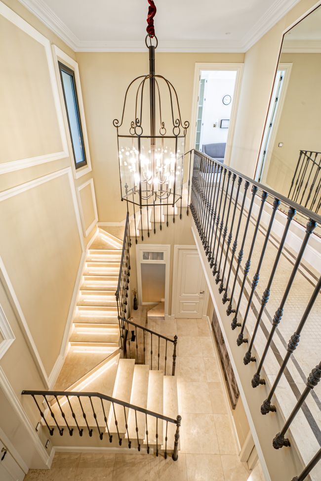 Stunning Villa for Sale in the Prestigious Los Flamingos Residential Area