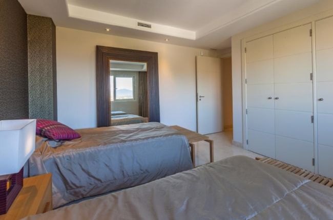 Apartment for sale in New Golden Mile, Estepona East