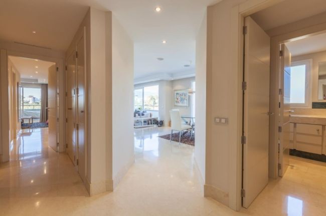 Apartment for sale in New Golden Mile, Estepona East