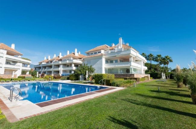 Apartment for sale in New Golden Mile, Estepona East