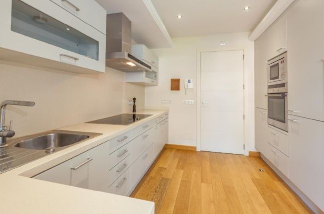 Apartment for sale in New Golden Mile, Estepona East