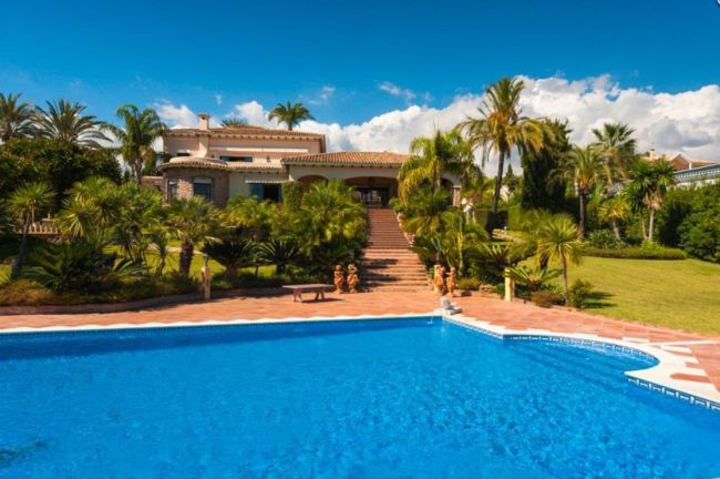Herskapshus til salgs i New Golden Mile, Estepona Øst