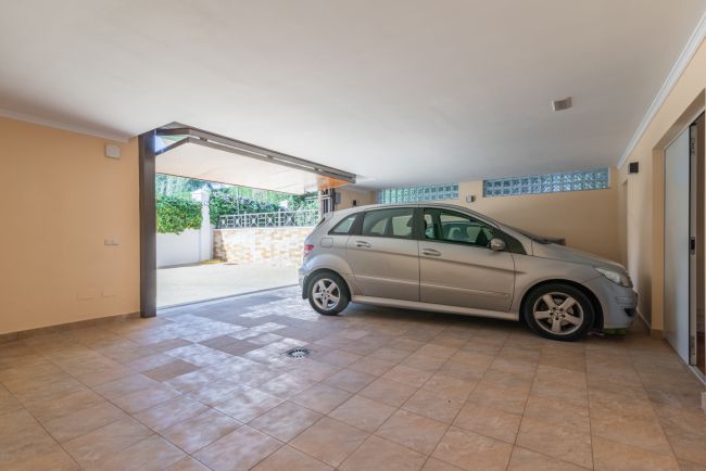 Villa for sale in Hacienda las Chapas, Marbella East