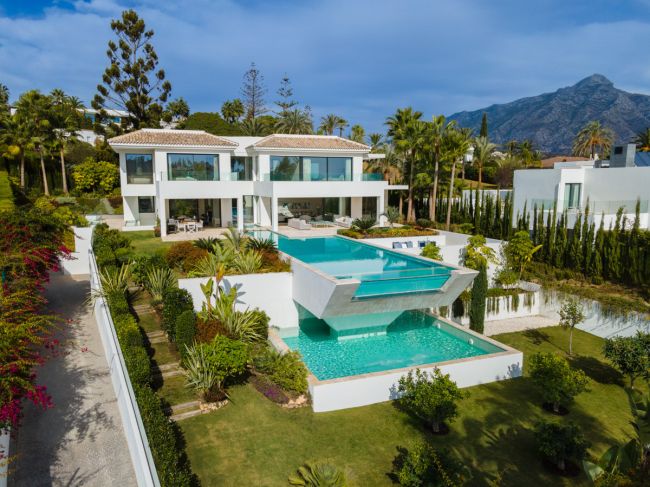 Villa zu verkaufen in La Cerquilla, Nueva Andalucia