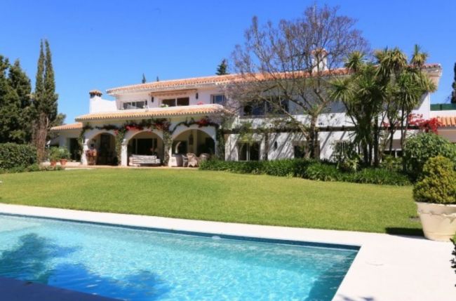 Villa in Calahonda gelegen