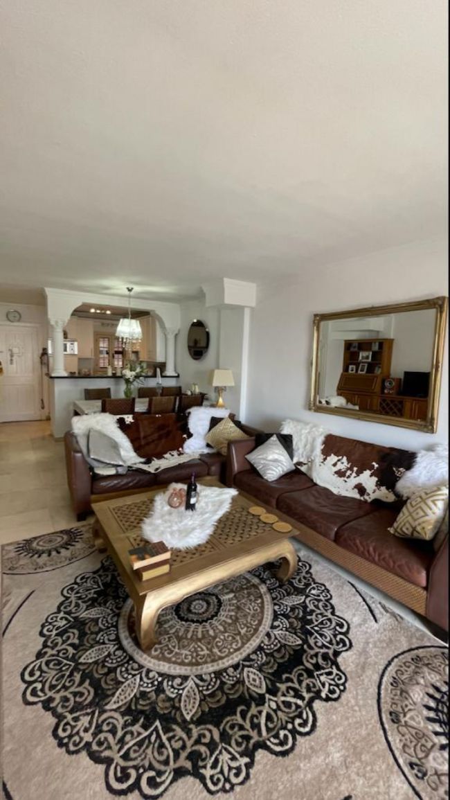 Delvis frittstående hus til salgs i Villacana, Estepona Øst