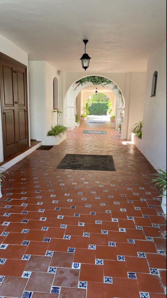 Delvis frittstående hus til salgs i Villacana, Estepona Øst