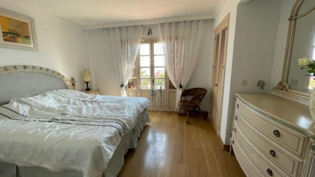 Delvis frittstående hus til salgs i Villacana, Estepona Øst