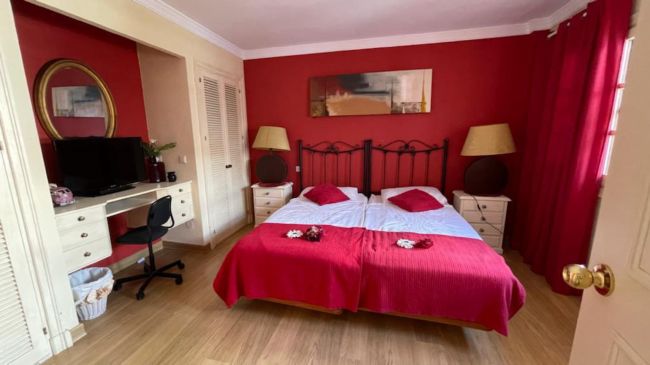 Delvis frittstående hus til salgs i Villacana, Estepona Øst