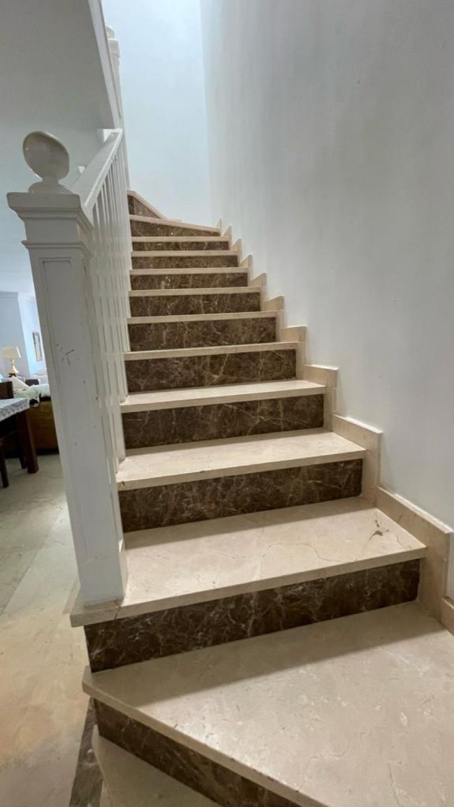 Delvis frittstående hus til salgs i Villacana, Estepona Øst