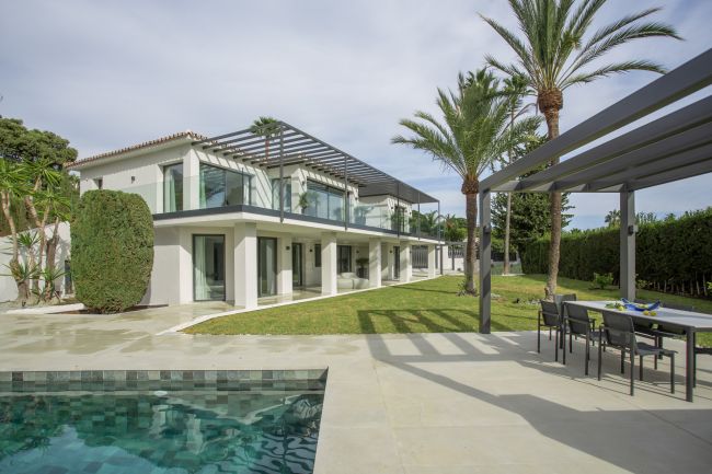 Luxury Five-Bedroom Villa with Panoramic Sea Views in Rocio de Nagüeles, Marbella Golden Mile