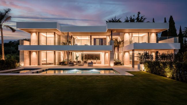 Fabulous brand-new villa in prime El Paraíso location