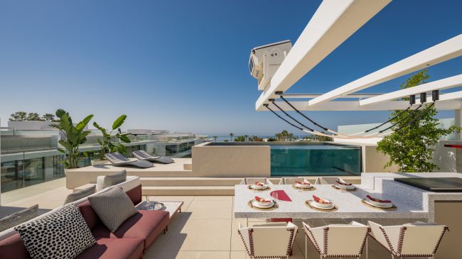 Einfamilienhaushälfte im Verkauf in Marbella Goldene Meile, Marbella