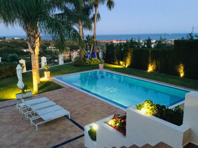 Fantastic six bedroom, south facing villa located in the prestigious community Los Flamingos, Benahavis
