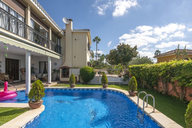 Hus til salgs i Valdeolletas, Marbella Town