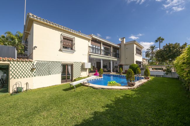 Haus zu verkaufen in Valdeolletas, Marbella Town