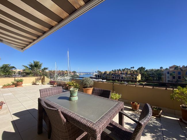 Zweistöckiges Penthouse zu verkaufen in Ribera de la Nécora, Marina de Sotogrande