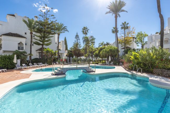 Leilighet på grunnplan til salgs i Alhambra del Mar, Marbella Golden Mile