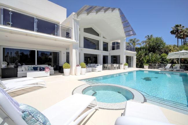 Fantastisk fem-roms villa i den eksklusive Golf Valley i Nueva Andalucia, Marbella