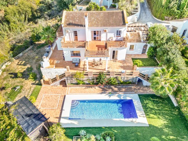 Reform opportunity; a four bedroom, south west facing villa in Elviria