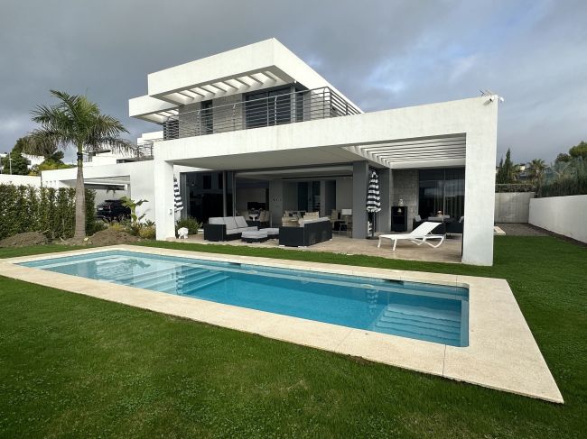 Villa for korttidsleie i New Golden Mile, Estepona Øst