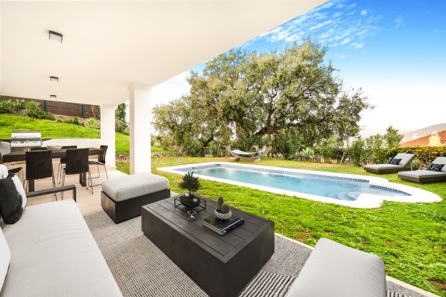Fantastische Villa mit drei Schlafzimmern in einer Wohnanlage von Monte Elviria, La Mairena