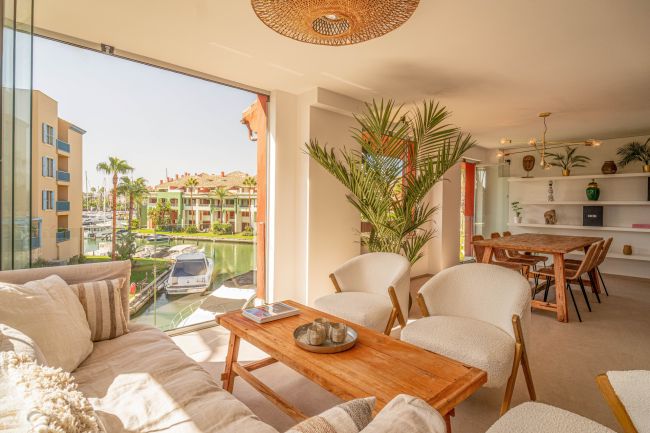 Luxuriously renovated apartment in Ribera de la Romana in the marina of Sotogrande