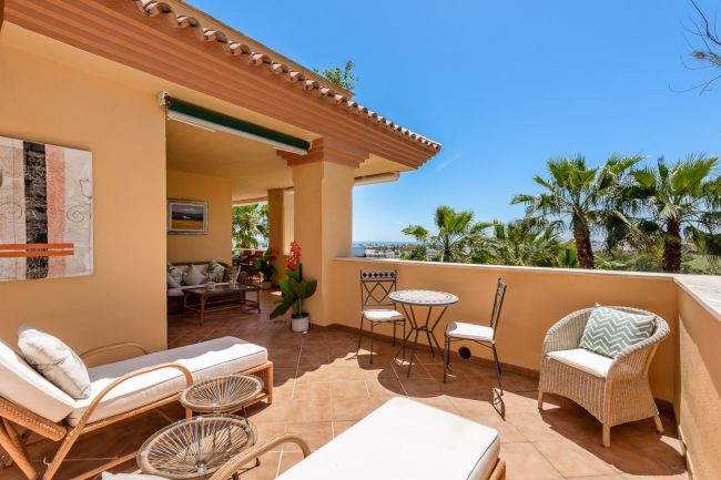 Apartment mit Meer- und Bergblick in Nueva Andalucía