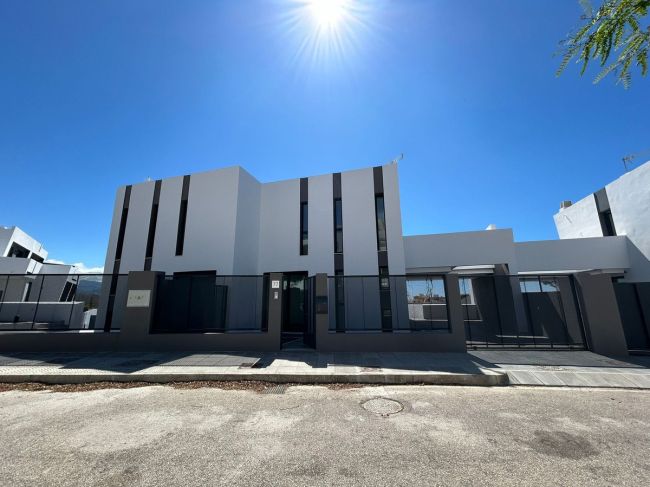 Delvis frittstående hus til salgs i Torre del Mar, Vélez-Málaga
