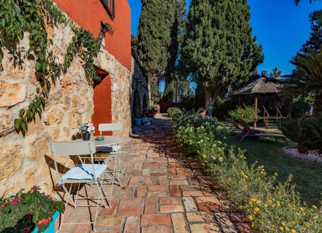 Fantastisk uavhengig Villa til salgs med Bed & Frokostlisens i Torremolinos