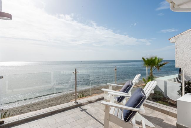 Eksklusiv bolig på første linje av stranden i Arena Beach, Estepona
