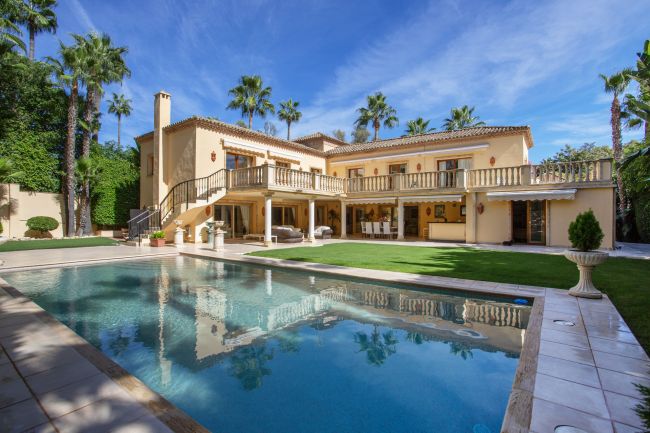 Villa till salu i Nueva Andalucia, Marbella