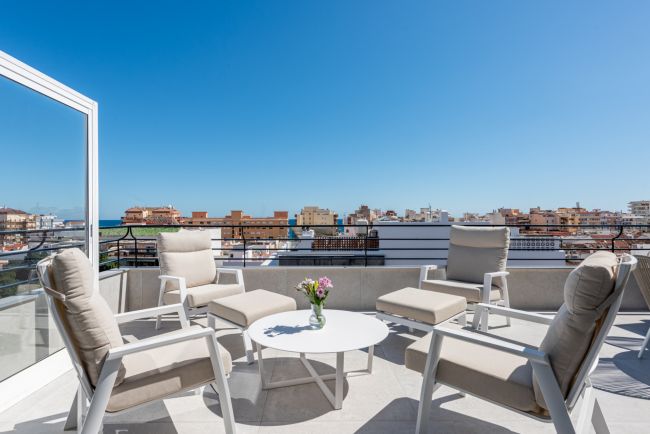 Unik takvåning med 4 sovrum och två separate terasser i hjärtat av Fuengirola.