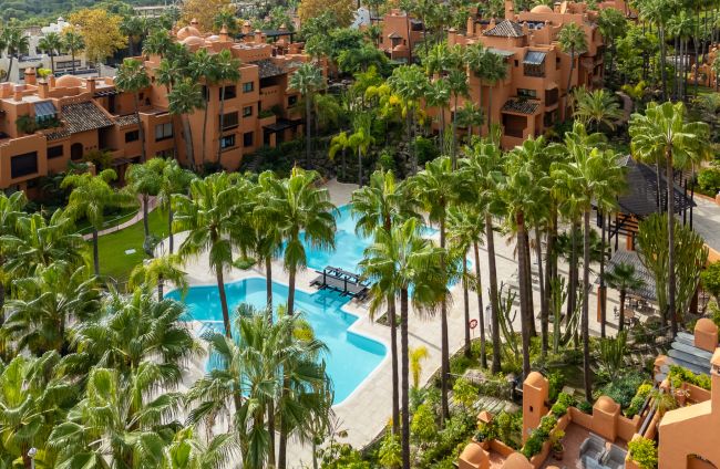 Luxurious 3-Bedroom Duplex Penthouse in La Alzambra Phase 2