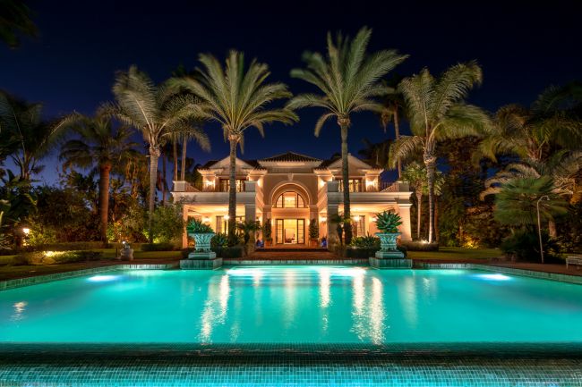 Exclusive Masterpiece - A One of a Kind Luxury Mansion in Prestigious Guadalmina Baja - Marbella
