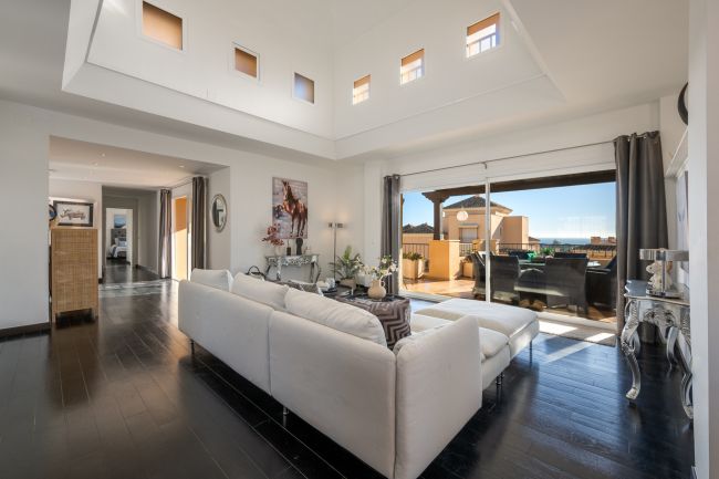 Luksuriøs Duplex Penthouse i Elviria med panorama 360° Terrasse og Prime Beliggenhet