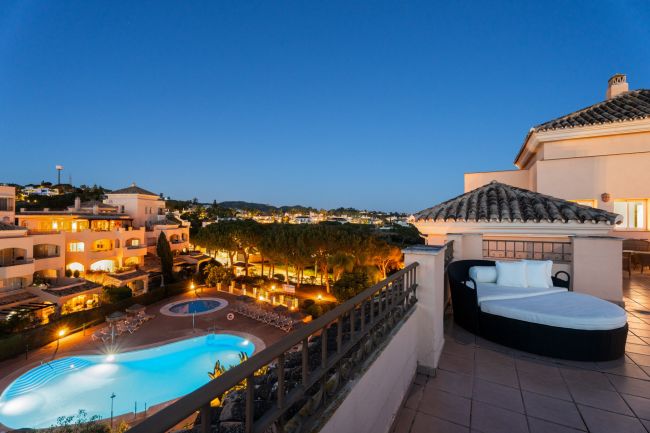 Luksuriøs Duplex Penthouse i Elviria med panorama 360° Terrasse og Prime Beliggenhet