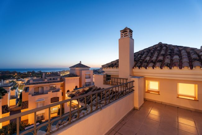Luksuriøs Duplex Penthouse i Elviria med panorama 360° Terrasse og Prime Beliggenhet