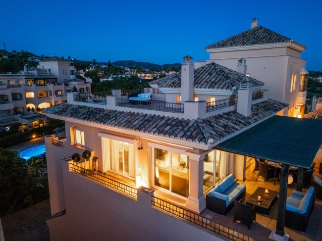 Luksuriøs Duplex Penthouse i Elviria med panorama 360° Terrasse og Prime Beliggenhet