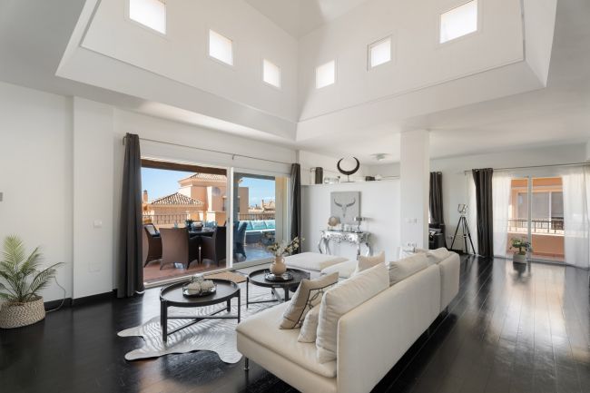 Luksuriøs Duplex Penthouse i Elviria med panorama 360° Terrasse og Prime Beliggenhet