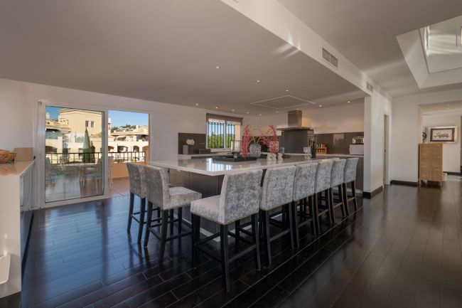 Luksuriøs Duplex Penthouse i Elviria med panorama 360° Terrasse og Prime Beliggenhet