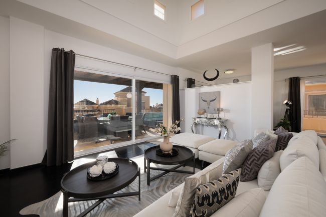 Luksuriøs Duplex Penthouse i Elviria med panorama 360° Terrasse og Prime Beliggenhet