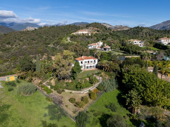 Elegante andalusische Villa im renommierten Vega del Colorado!