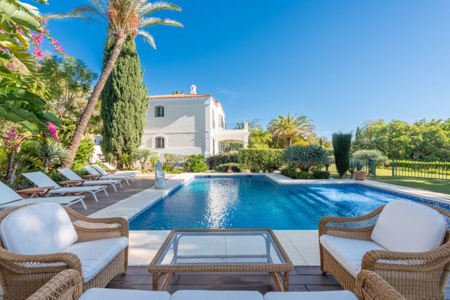 Elegante andalusische Villa im renommierten Vega del Colorado!