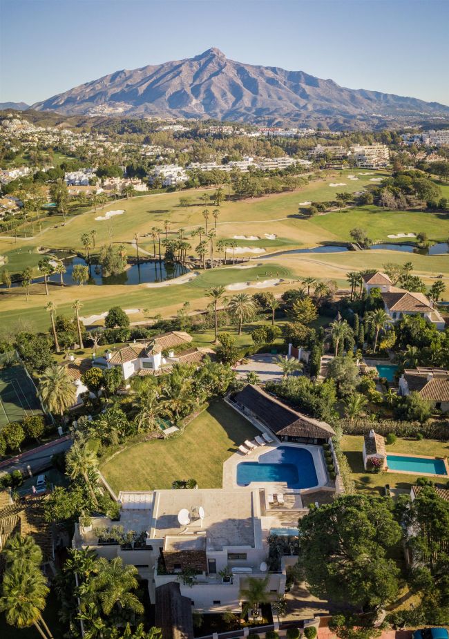 Villa til salgs i Las Brisas, Nueva Andalucia