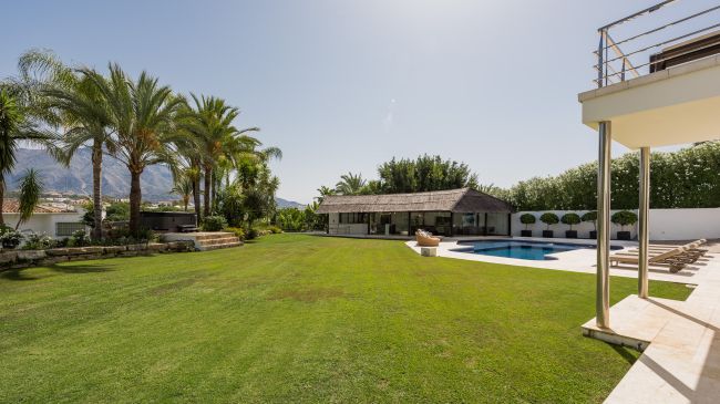 Villa til salgs i Las Brisas, Nueva Andalucia