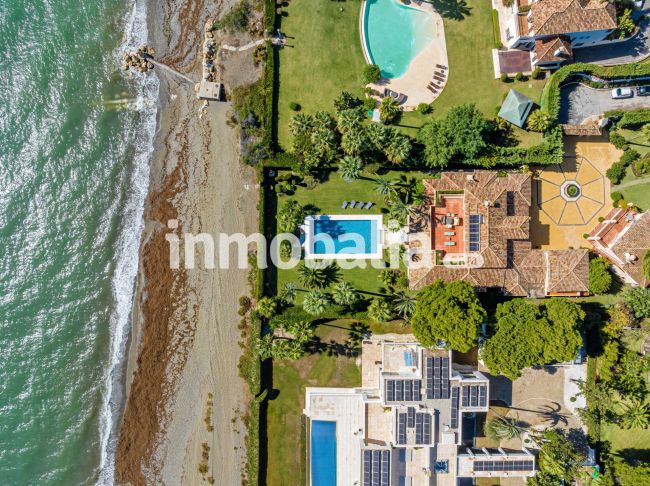 BEACHFRONT VILLA