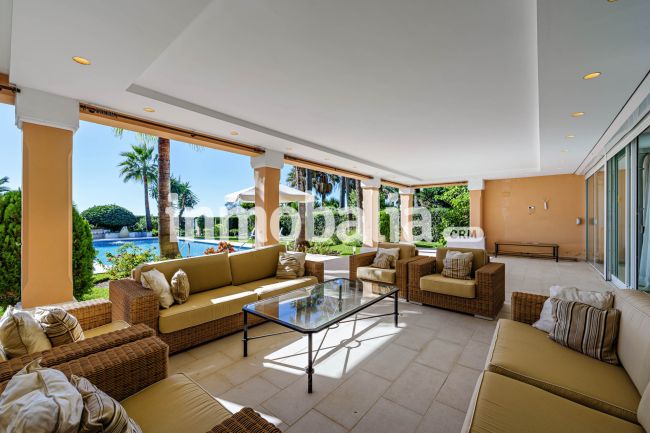 BEACHFRONT VILLA