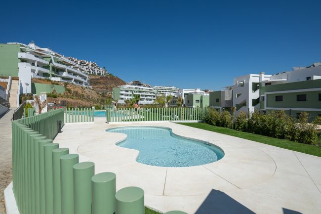 Elegant Ground-Floor Corner Apartment with Expansive Garden and Scenic Views